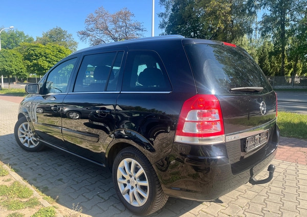 Opel Zafira cena 21900 przebieg: 227000, rok produkcji 2010 z Łuków małe 631
